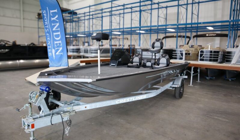 new-crestliner-bass-fishing-boat-for-sale-at-lynden-sports-center