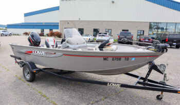 Lowe FM 165 fishing boat