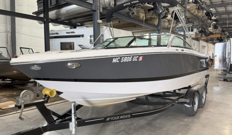 2017 Four Winns Horizon 210