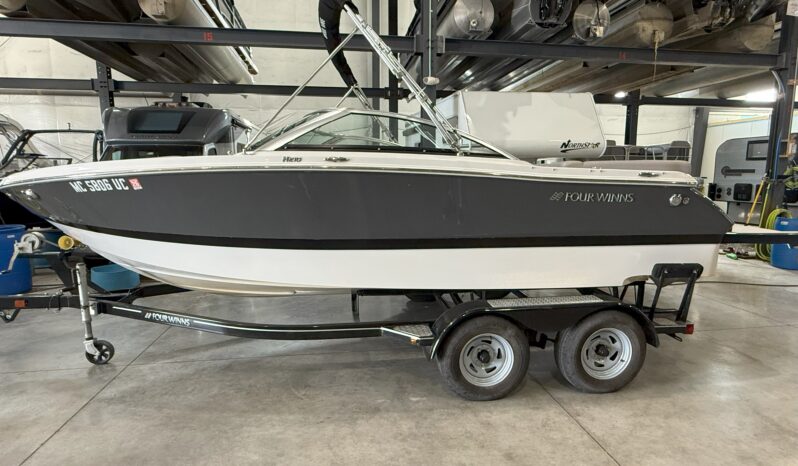 2017 Four Winns Horizon 210