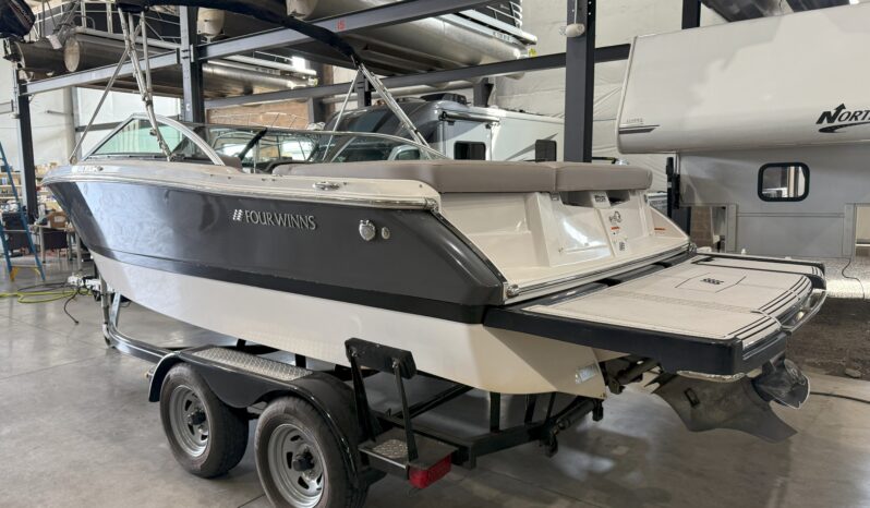 2017 Four Winns Horizon 210