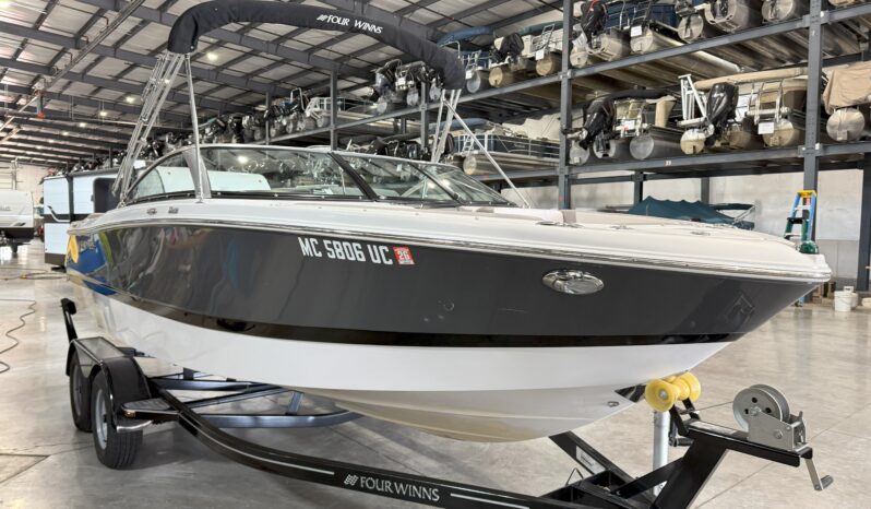 2017 Four Winns Horizon 210