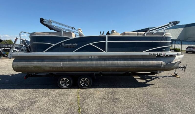 2014 Godfrey Sweetwater 220SL