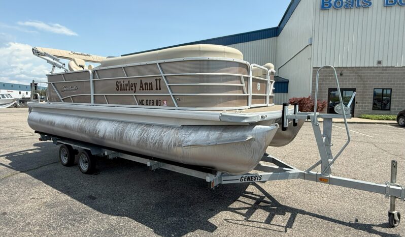 2019 Godfrey Sweetwater 2186C Tritoon