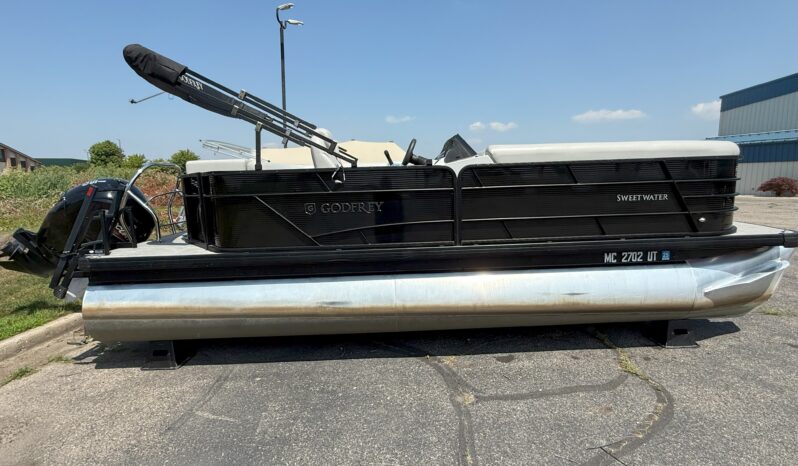 2022 Godfrey Sweetwater 2186C Tritoon