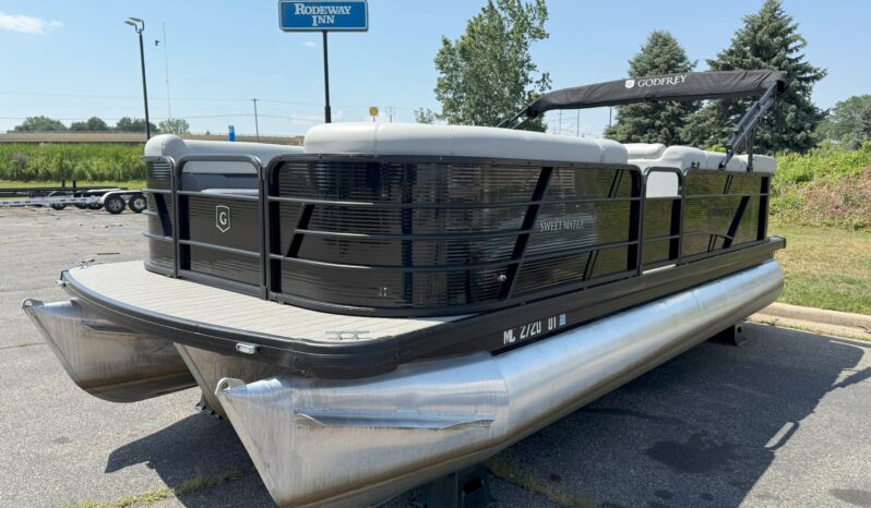 2022 Godfrey Sweetwater 2186C Tritoon