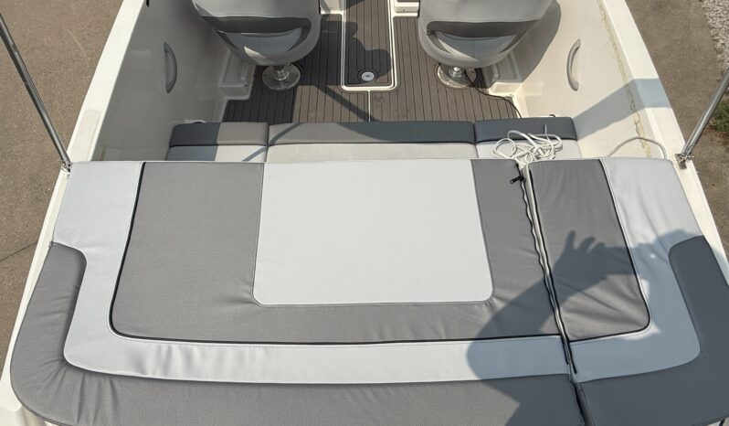 2022 Bayliner Capri VR4 full