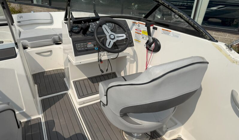 2022 Bayliner Capri VR4 full
