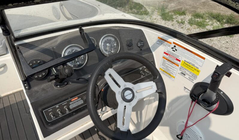 2022 Bayliner Capri VR4 full