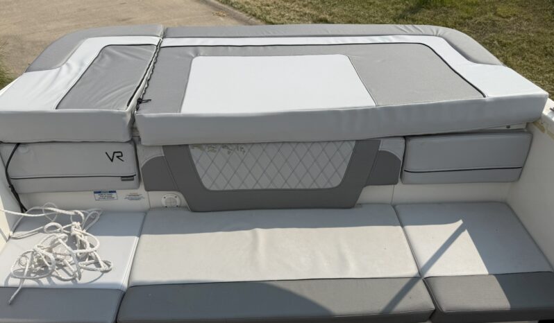 2022 Bayliner Capri VR4 full