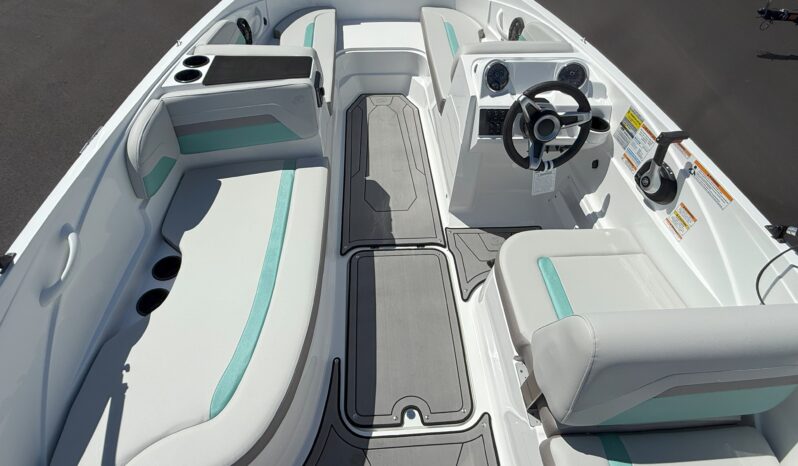 2026 Hurricane SunDeck Sport 185 full