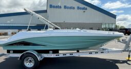 2026 Hurricane SunDeck Sport 185