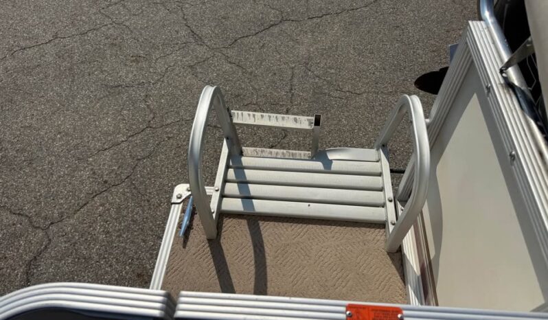 2005 Crest LM Pontoon full