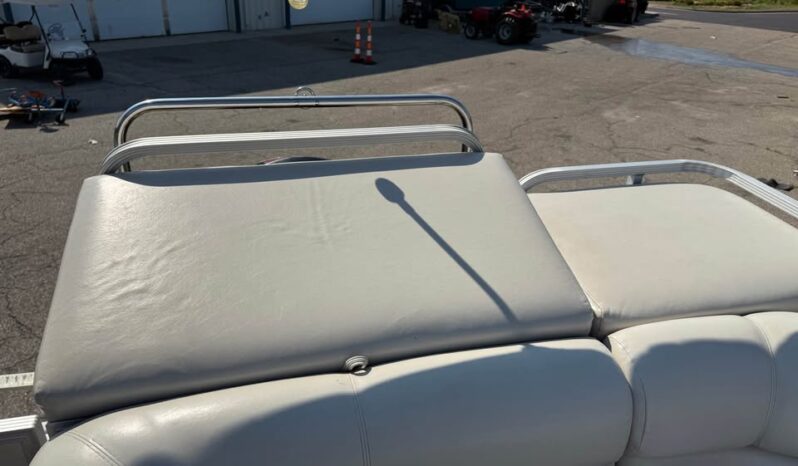 2005 Crest LM Pontoon full