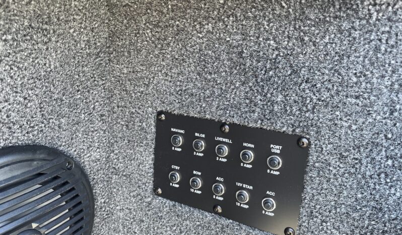 2026 Crestliner 2050 Authority full