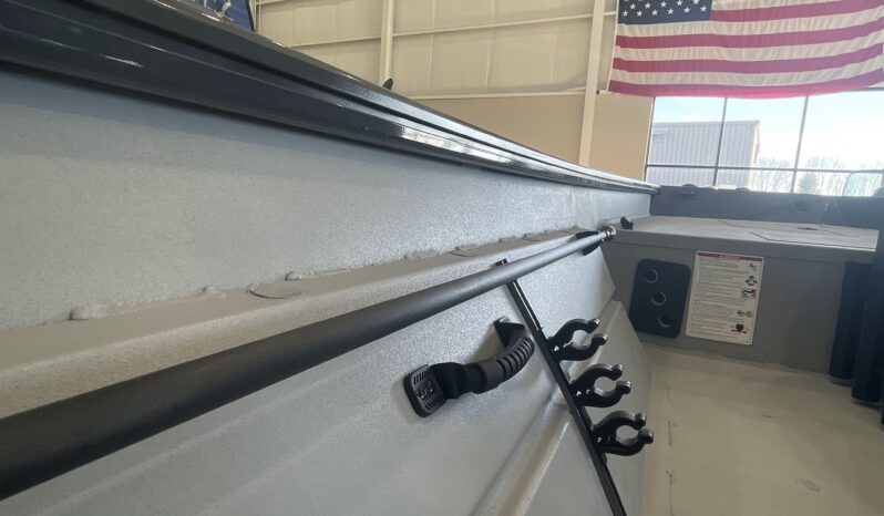 2026 Crestliner 1870 Retriever FCC full