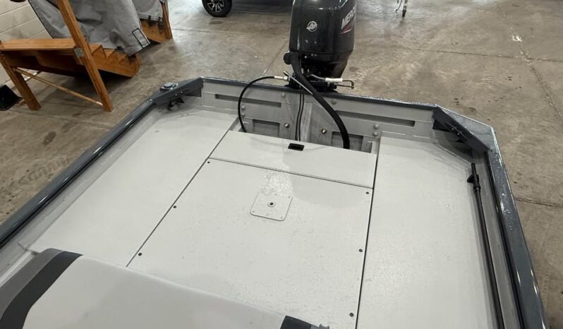 2026 Crestliner 1660 Retriever FCC full