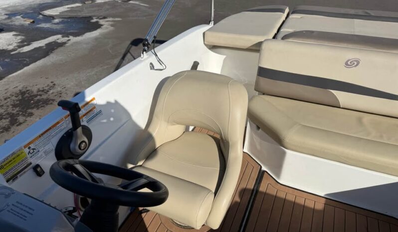 2018 Hurricane SunDeck Sport 188 I/O full