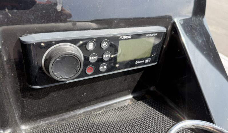 2019 Wellcraft 221 Bay Tournament Edition full