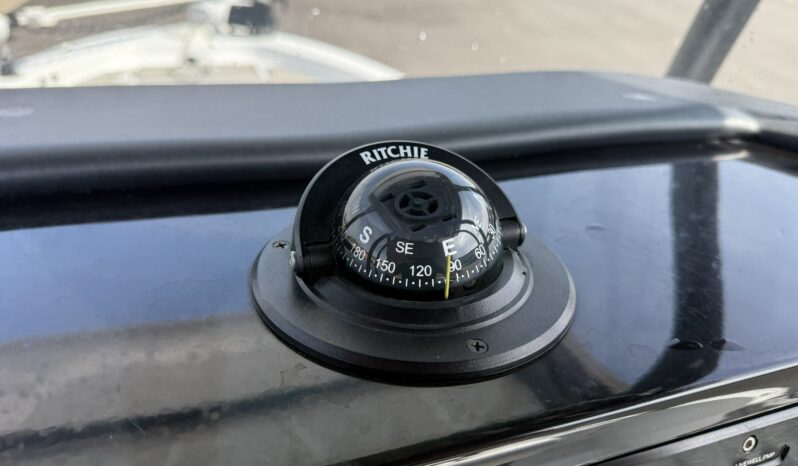 2019 Wellcraft 221 Bay Tournament Edition full