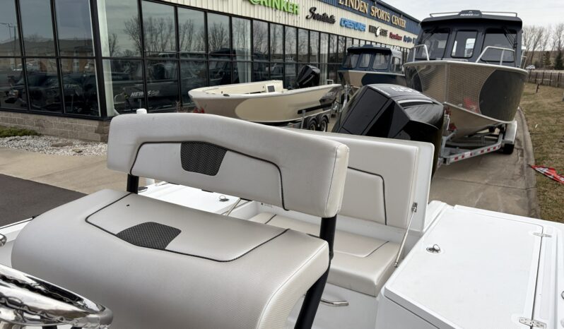 2019 Wellcraft 221 Bay Tournament Edition full