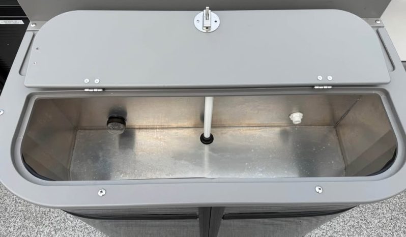 2023 Angler Qwest 8522 Pro Family Fish Tritoon full