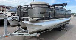 2023 Angler Qwest 8522 Pro Family Fish Tritoon