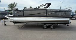 2023 Angler Qwest 8522 Pro Family Fish Tritoon