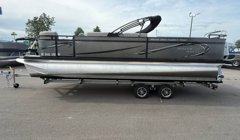 2023 Angler Qwest 8522 Pro Family Fish Tritoon