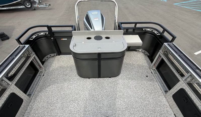 2023 Angler Qwest 8522 Pro Family Fish Tritoon full
