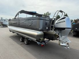 2023 Angler Qwest 8522 Pro Family Fish Tritoon