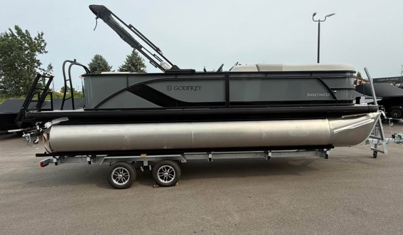 2027 Godfrey Sweetwater 2086CSE Tritoon