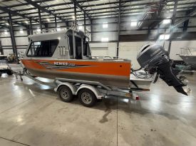 2017 Hewes Craft 210 Sea Runner HT