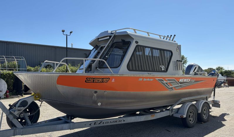 2017 Hewes Craft 210 Sea Runner HT