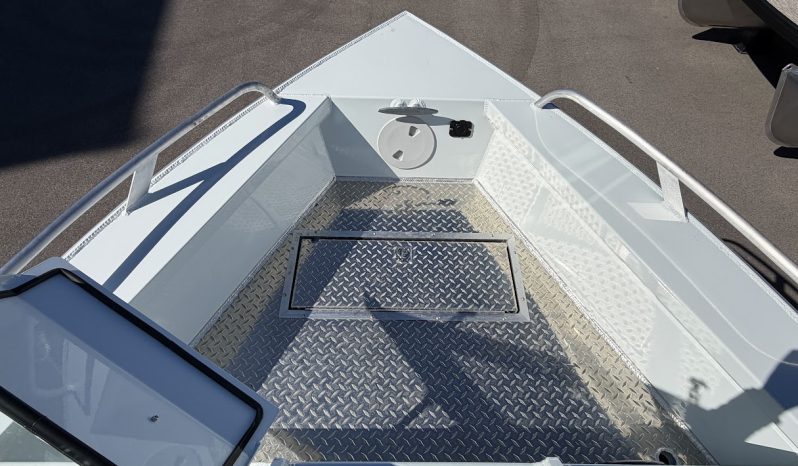 2027 Hewes Craft 210 Sea Runner ET HT full